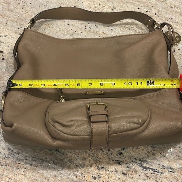 Michael Kors khaki handbag - Picture 9 of 11